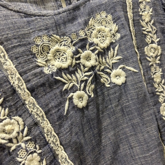 Melrose and Market Top in Medium - Picture 4 of 6